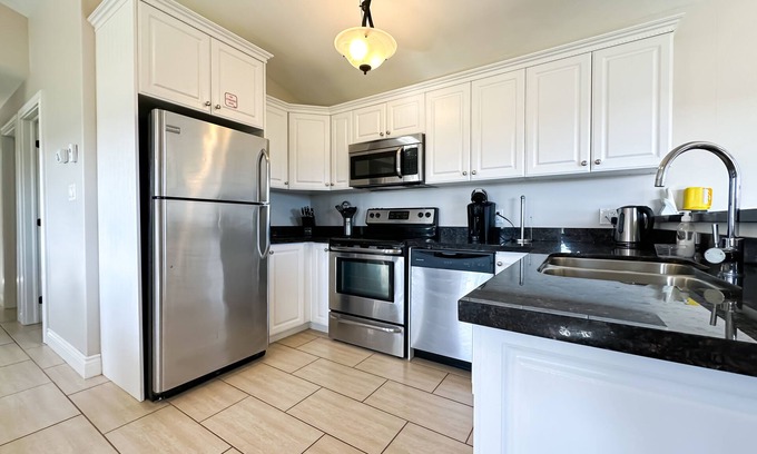 Stanley Bridge Condominio | Deluxe two bedroom condo with outdoor fireplace