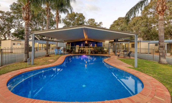Deniliquin Hotel | Deni Golf Resort
