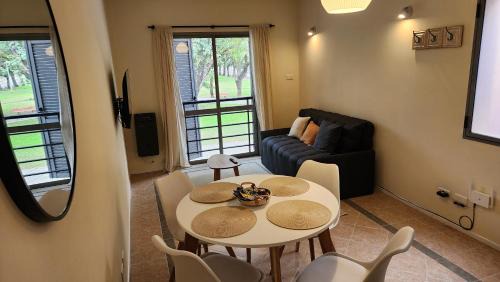 San Nicolás de los Arroyos Apartamento | Departamento Centrico con vista única a Plaza Sarmiento