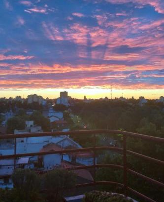 Comuna 10 Apartamento | Departamento luminoso con balcón terraza y vista abierta
