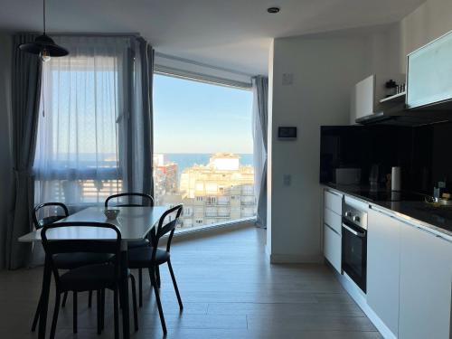 Zona de La Perla Apartamento | Depto Pablo - Depto Edificio Royal Park Zona La Perla Con Vista al Mar y Amenities Para 4 PAX - Hola Sur