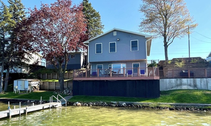 Sidney Casa | Derby Dreams lake house - private lake frontage!
