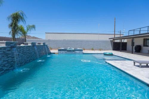 San Tan Valley Casa | Desert getaway retreat pool spa billiards bbq