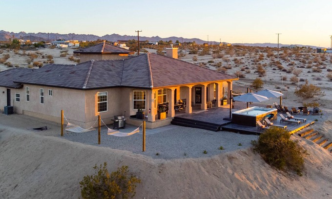 Twentynine Palms Casa | Desert Paradise: Swim Spa, Golf, Yoga, JTNP