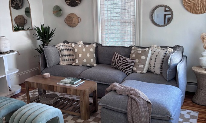 Pawtucket Apartamento | Designed for You - Beautifully Renovated 2 Bedroom