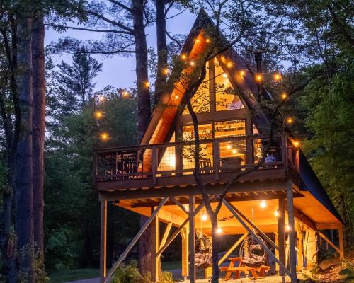 Johnson Casa | Designer A-Frame Treehouse with hot tub on river