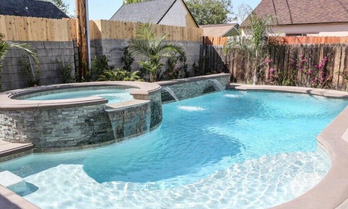 Santa Ana Casa | Diseñador decorado casa de 6 dormitorios con piscina