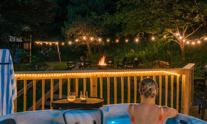 Coudersport Cabina | Designer Forest Escape | Hot Tub Firepit Stars