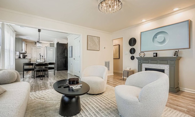 Westside Casa | Designer Furnished and Remodeled 3BR in Westside Atlanta - Office, Yard, Deck