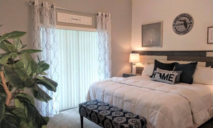 Bahama Bay Complejo | Diseñador renovado condominio en un magnífico entorno tropical