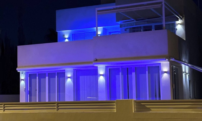 Mil Palmeras Casa | Villa independiente de lujo de 4 dormitorios con piscina para dormir 8