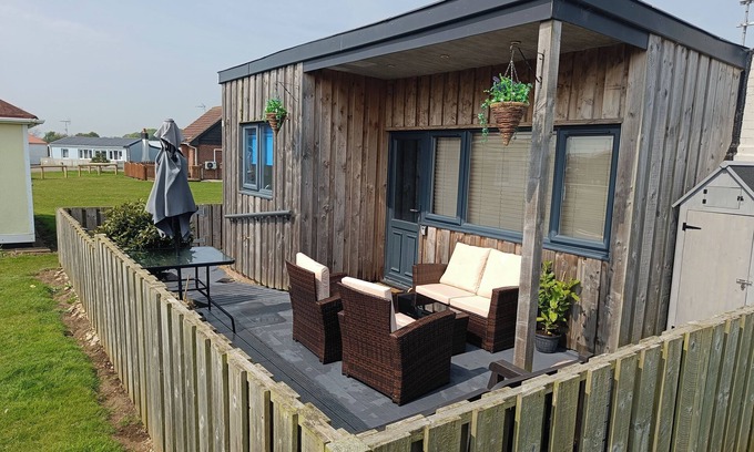 Bridlington Chalet De Esquí | Detached Cabin, 2-Bedroom Chalet on Bridlington Bay South Shore Park.