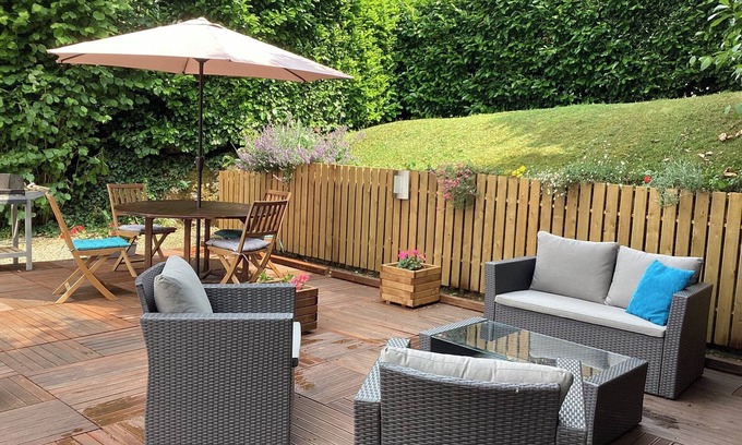 Civray Casa | Romántica casa de campo de estilo boutique independiente y jardín, a poca distancia de la ciudad