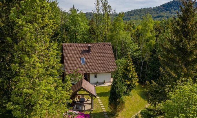 Lokve Casa | Pintoresca casa de vacaciones en Lokve con terraza