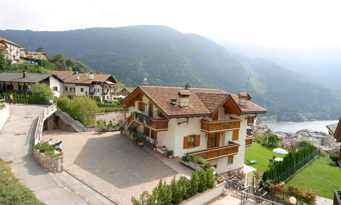 Molveno Villa | Villa independiente con impresionantes vistas de los Dolomitas y el lago Molveno ****