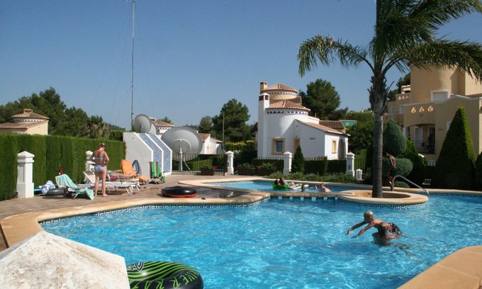 Pedreguer Villa | Villa independiente con jardín y piscina comunitaria