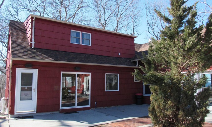 Wading River Casa | DeWolfe Hall West Apartment with access to LI Sound