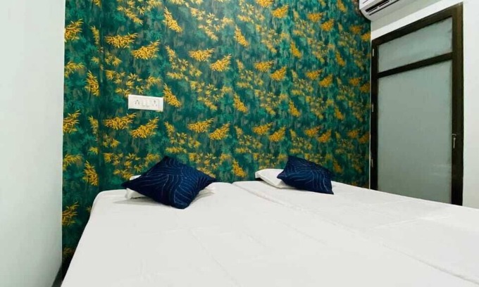 Varanasi Casa | Dhanwantri Niwas Guest House By GRB