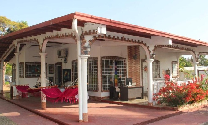 Las Lajas Casa | Dharma Casa Holistica, Hostal, Yoga y Retiros