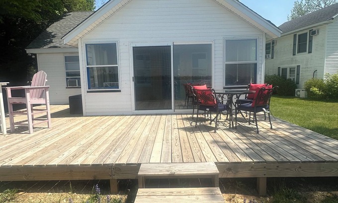 Cassopolis Cabaña | Diamond Lake Island Cottage