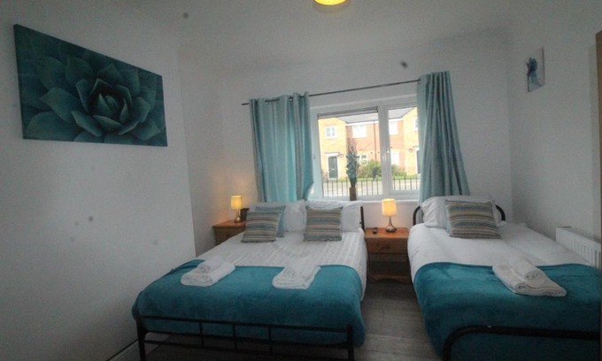 Dinnington Casa | Dinnington House Dinnington by Smart Corporate Stays