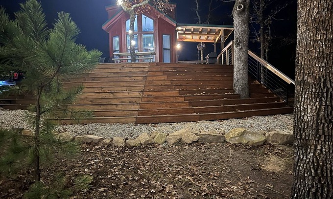 Rattan Cabina | Dinosaur Valley Disc Golf Course Cabin 1