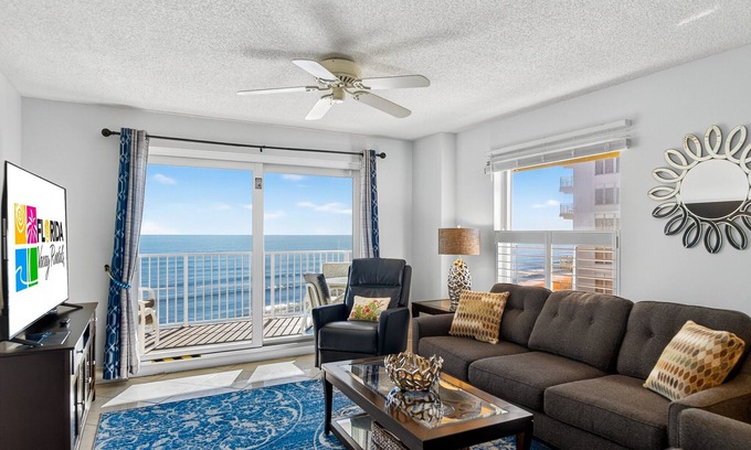 Seawinds Condo Condominio | Direct oceanfront corner condo with spacious balcony and heated beachfront pool
