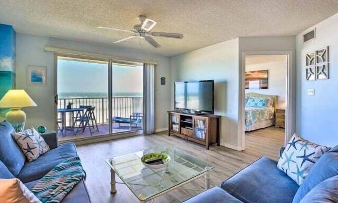 Seawinds Condo Condominio | Direct oceanfront Ormond Beach condo with private balcony, heated pool and garage