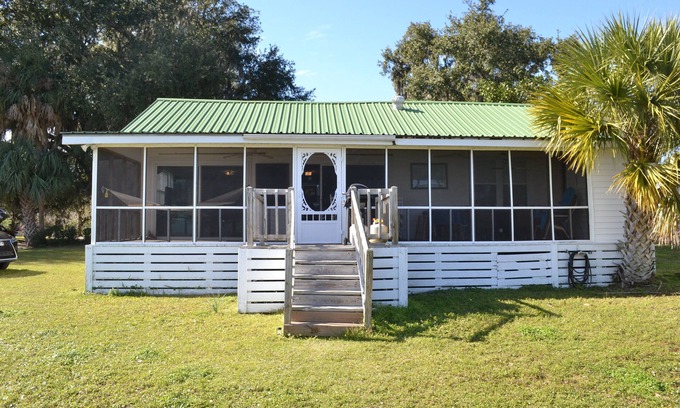 Sunbury Cabaña | Frente directa w / muelle privado! Casa del pescador en Sunbury-cerca de Savannah