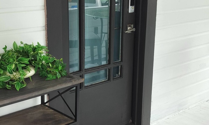 Bradenton Apartamento | Directly on Riverwalk in Downtown Bradenton Walking trail out your front door!