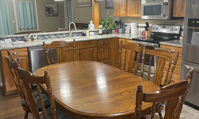 Buffalo County Casa | Dirt Road Inn, Charming 2-bedroom house located out in the beautiful countryside