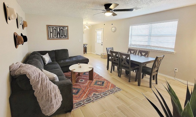 Norman Casa | DiscO-homa, Hot tub, Arcade 1.5 mile to OU stadium