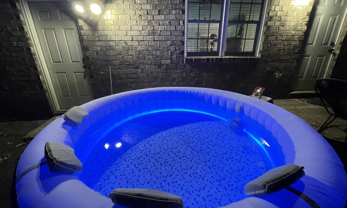 Lincolnville Casa | Discounted Charleston King Suite Hot Tub FirePlace