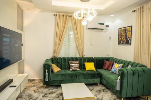 Ikotun Apartamento | Discover 8-Bedrooms Lakeside Apartment Living Free Starlink SuperFast Speed WiFi And Well Secured
