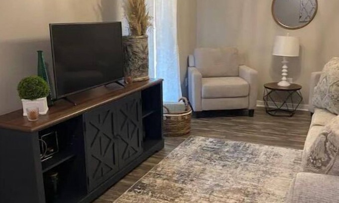 Starkville Apartamento | Discover Mississippi State U within 4 mins! Cozy 1-bedroom awaits.