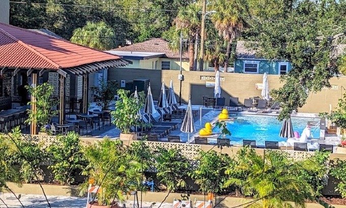 Kenwood Apartamento | Discover St. Petersburg via Central Avenue