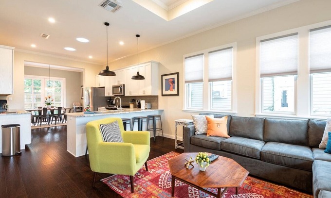 Near East Side Casa | Descubre el Riverwalk desde New Craftsman Home