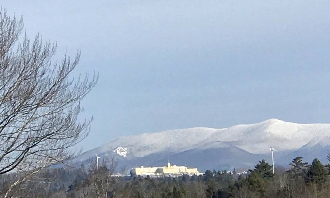 Whitefield Casa | Discover tranquility in the White Mountains, your perfect 3-bed retreat