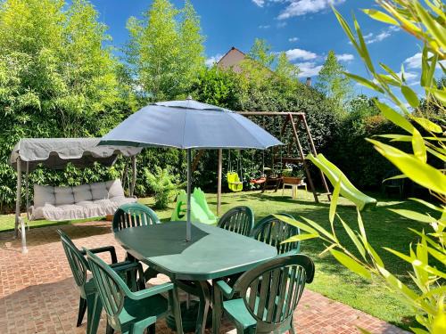 Bailly-Romainvilliers Villa | DISNEY & PARIS Happy Villa for 10 persons with Private Garden & Terrace 4 bedrooms, 3 bathrooms FIBER Wifi Netflix & free Parking