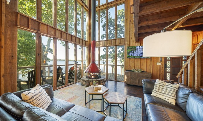Disney Casa | Disney Wateredge Retreat-Private Beach & Dock-South Grand Lake