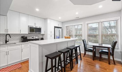 Columbia Heights Casa | District Townhome with Two Free Parkings #DCottage