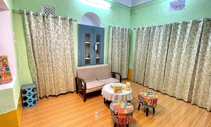 Mathura Casa | Divine Stay - Facing Krishna Janmabhoomi Temple, Mathura/Vrindavan - Sleeps 2-6