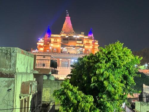 Mathura Casa | Divine Stay- Facing Krishna Janambhoomi Temple- Family Curated HomeStay - Hotel Like Amenities