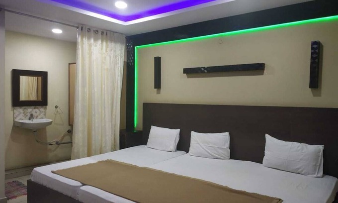Hyderabad Apartamento | DIVYA LODGE HOTELS ROOMS NSR HOTELS SERVICES COMPANY NSR TOURSIM TOURS TRAVELLIN