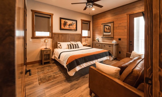Preston Casa | DMR Cabin 5 | One-Level | King & Kid Suite | Max Capacity 7