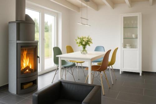 Nordhorn Casa | Dock 61 - tolles Ferienhaus für bis zu 4 Personen mit Kaminofen und Sauna - Haustiere herzlich willkommen, direkt am Wasser gelegen