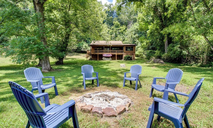 Whiteside Cabina | Dock & Hot Tub: Tennessee River Cabin Getaway