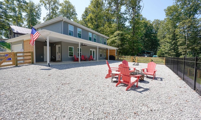 Lindseyville Casa | Dock It Like It's Hot!- Stunning Waterfront Home on Nolin Lake!