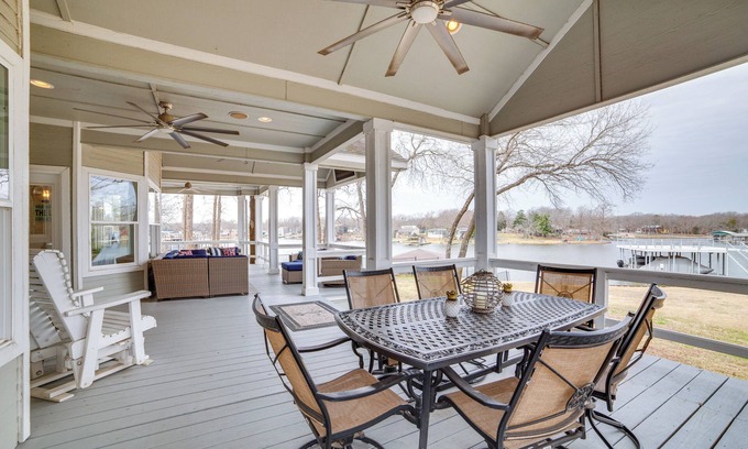 Enchanted Oaks Casa | Dock & Lake Access: Gem on Cedar Creek Reservoir