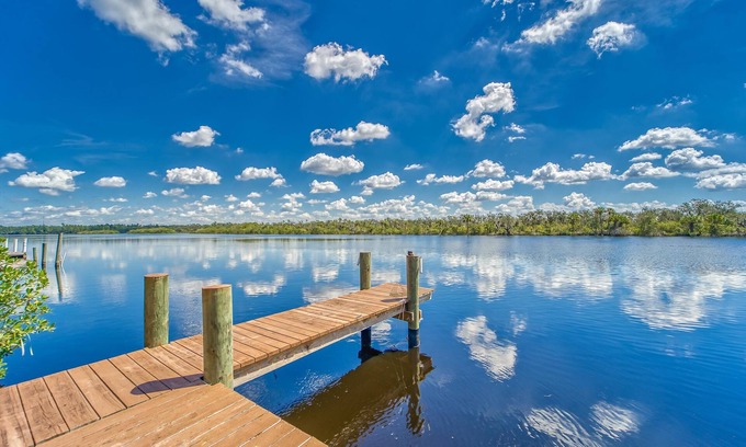 Southside Rural Community Apartamento | Dockside Oasis | Private Entrance & Balcony